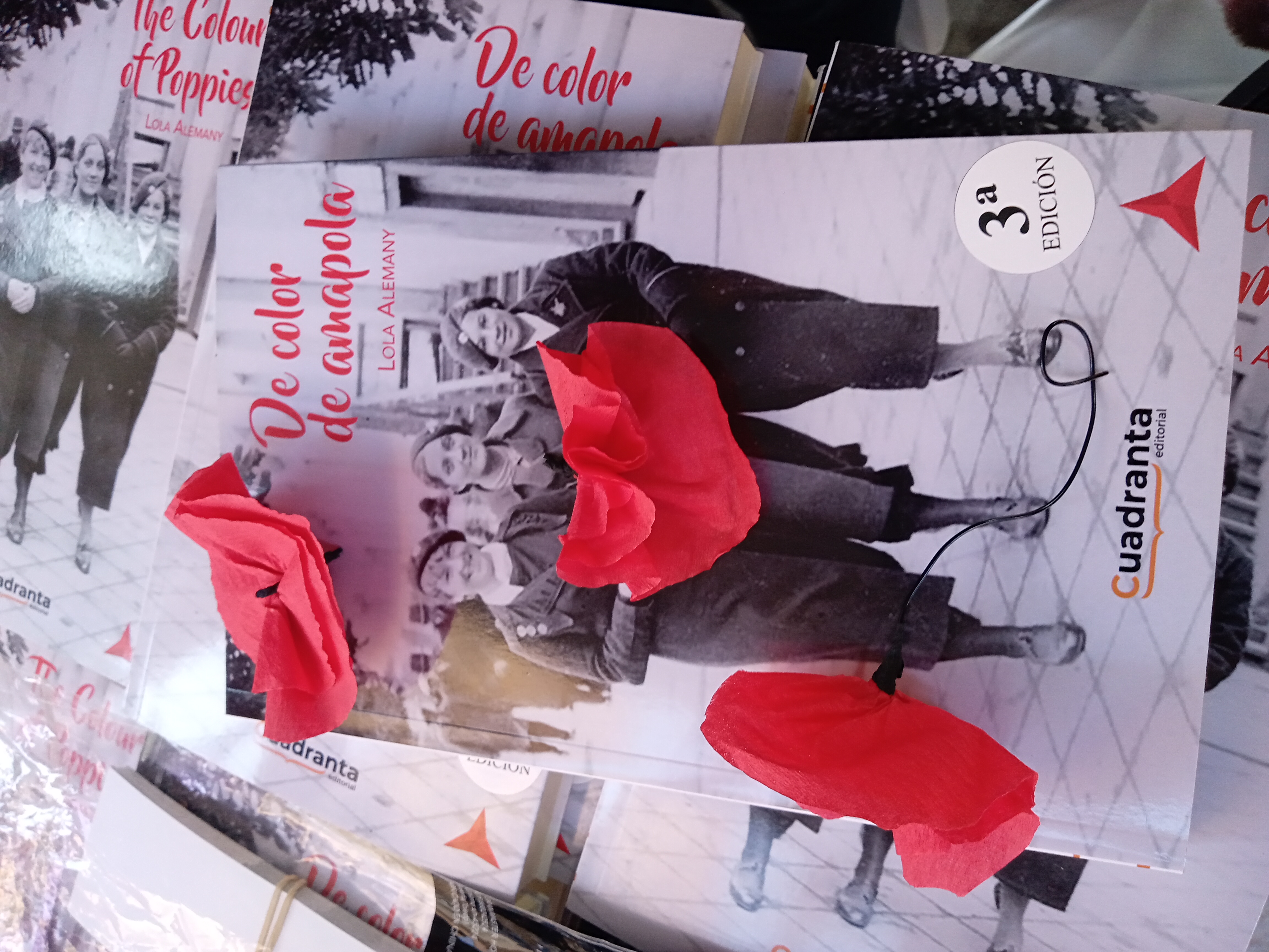 De color de amapola - Portada